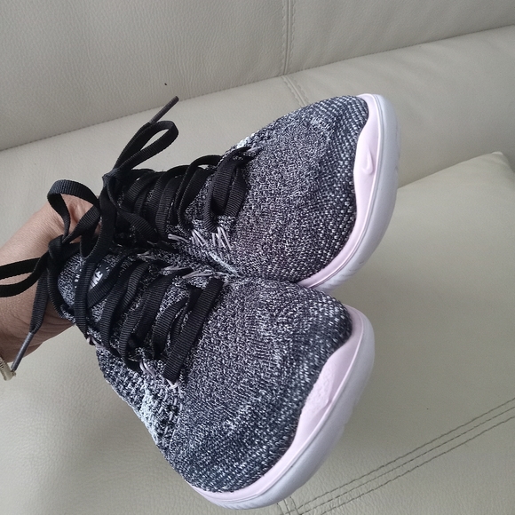 Nike shoes - Picture 4 of 7